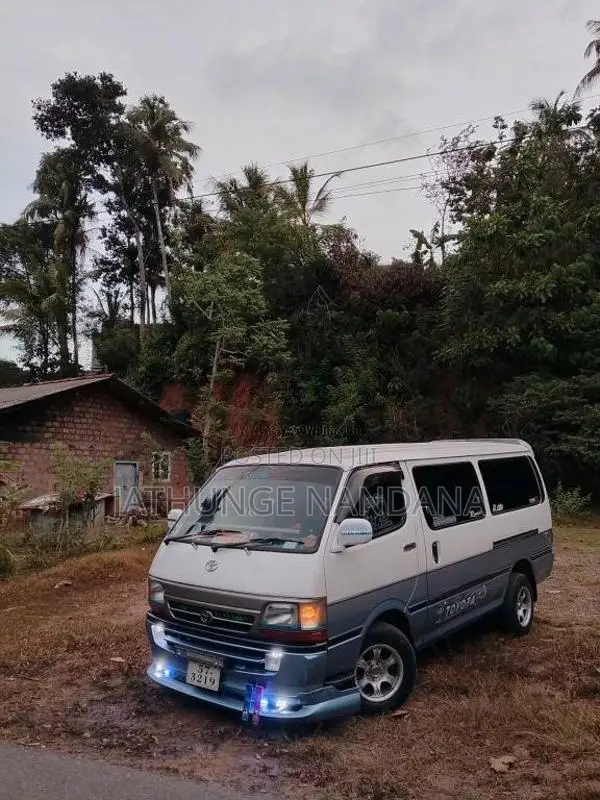 Toyota Dolphin 1991 Van (Used)