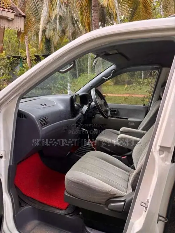 Toyota CR42 2004 Van (Used)