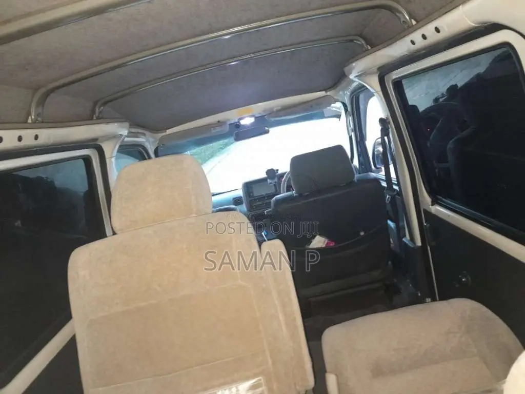 Daihatsu Hijet Cargo 2010 Van (Used)
