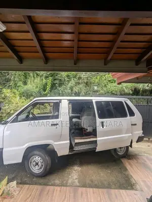 Toyota CR27 1990 Van (Used)