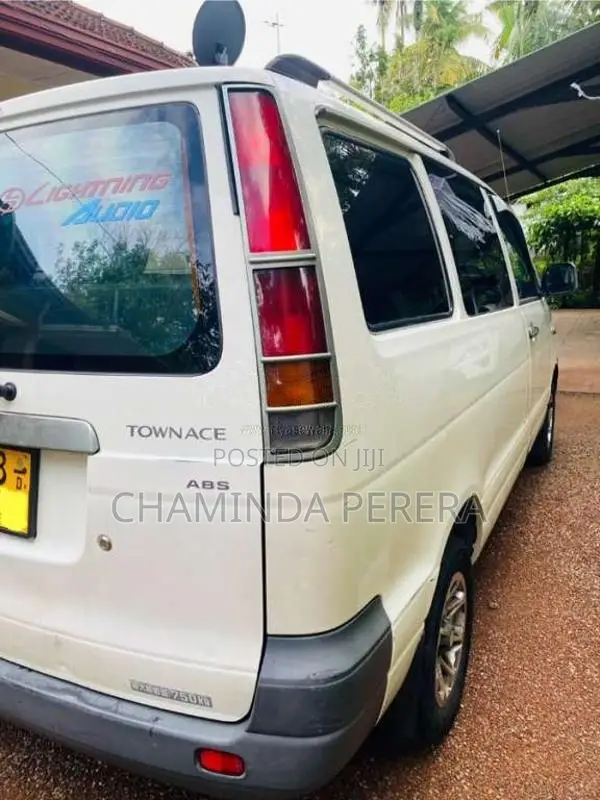 Toyota Noah 1999 Van (Used)