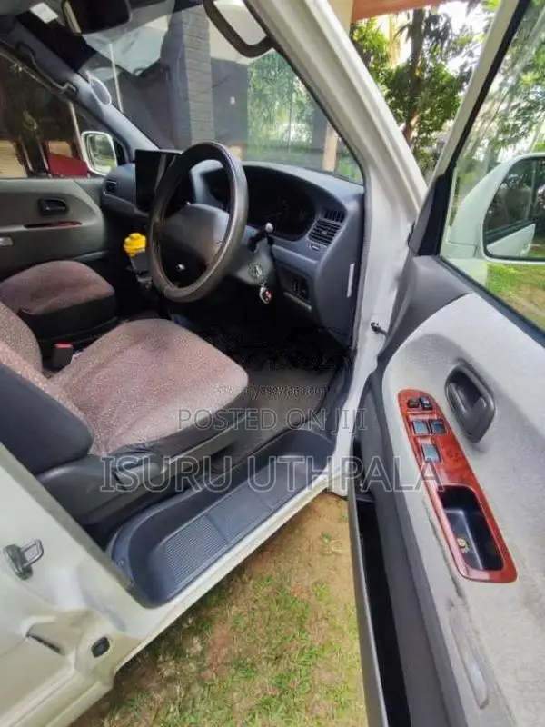 Toyota Noah CR42 1999 Van (Used)