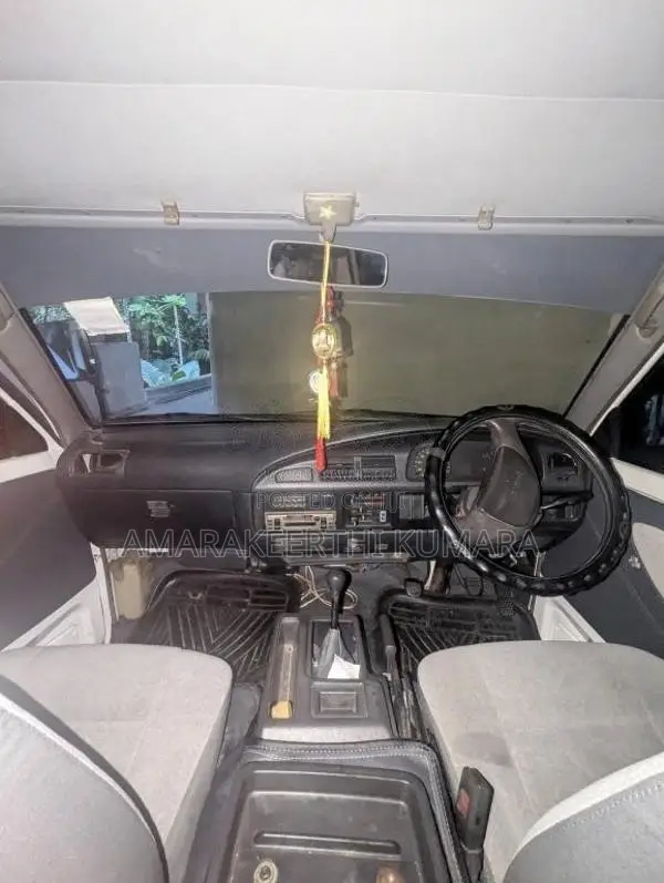 Toyota CR27 1990 Van (Used)