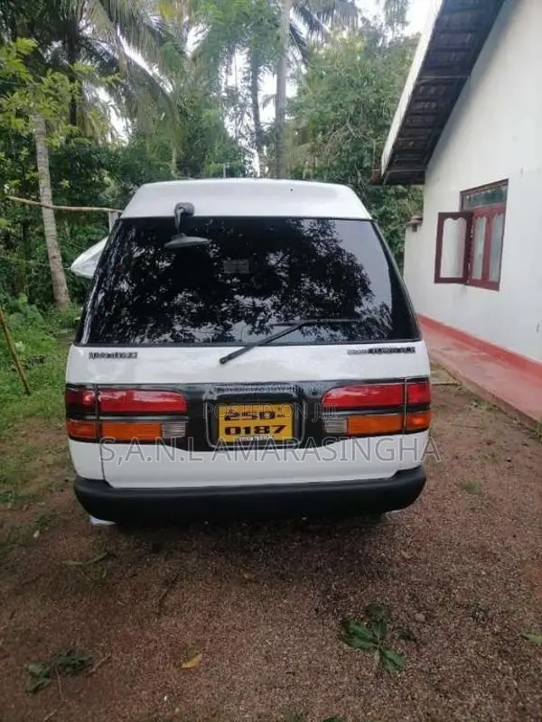 Toyota CR27 1992 Van (Used)