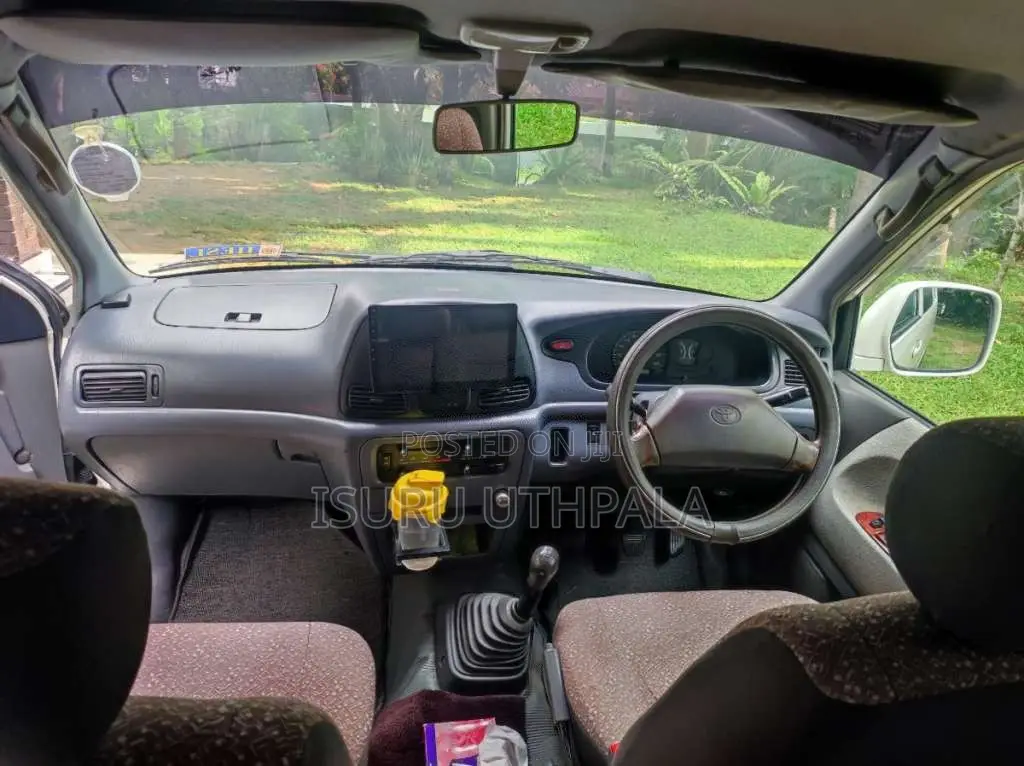 Toyota Noah CR42 1999 Van (Used)