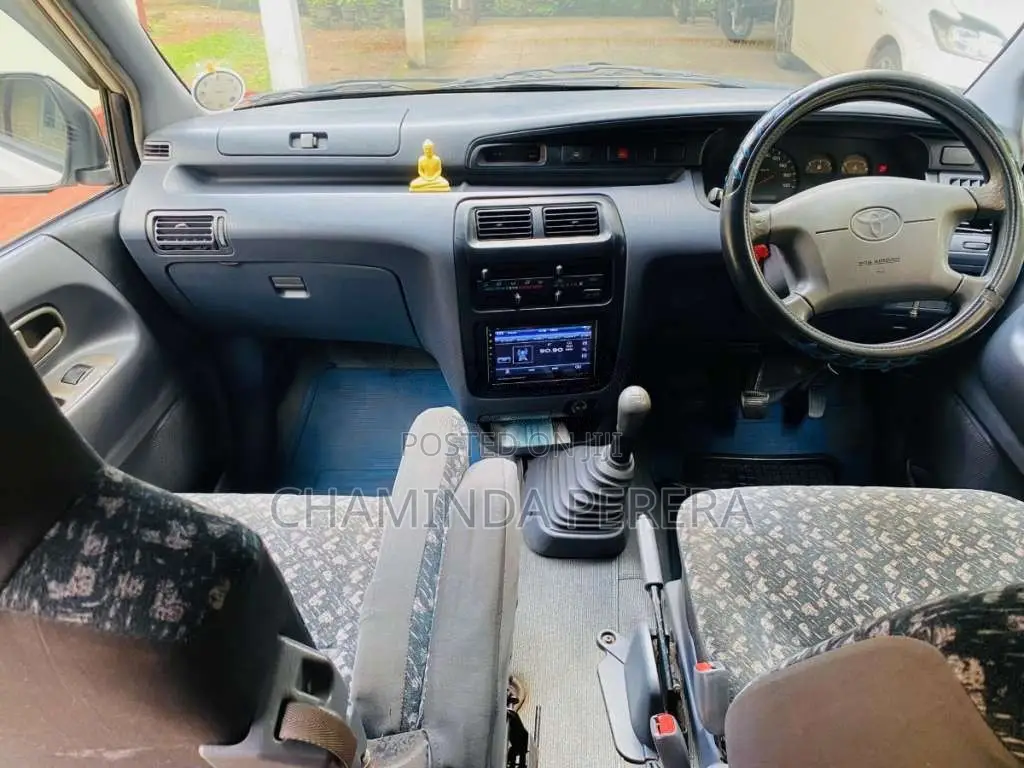 Toyota Noah 1999 Van (Used)