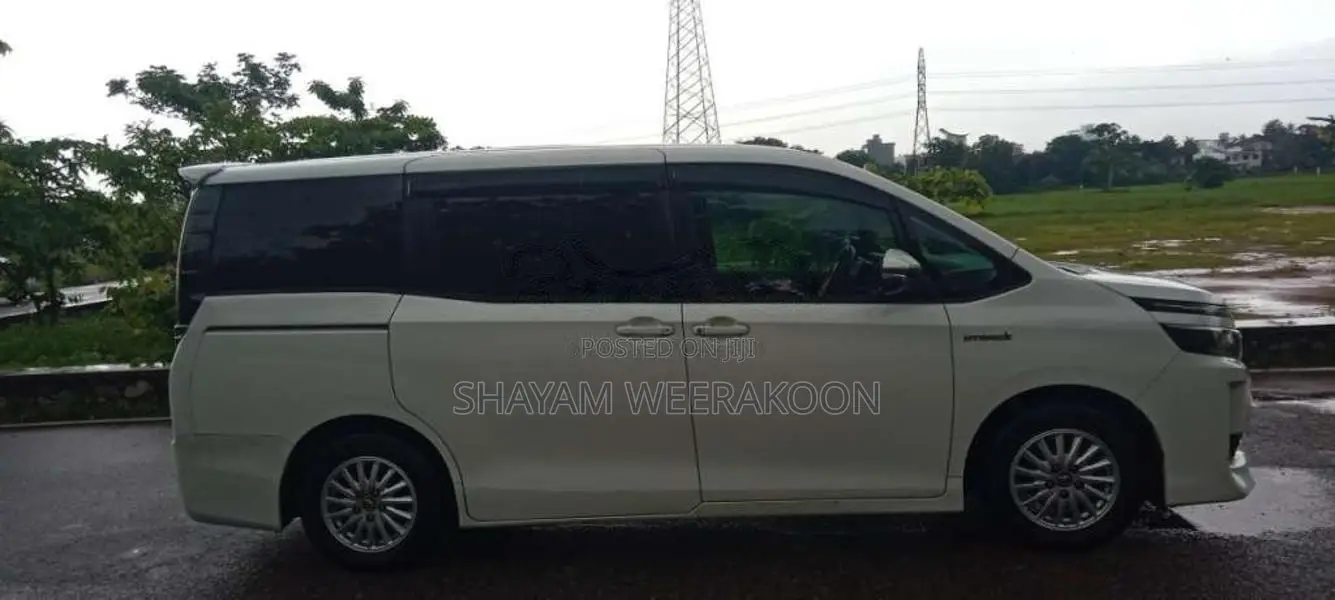 Toyota Voxy 2015 Van (Used)