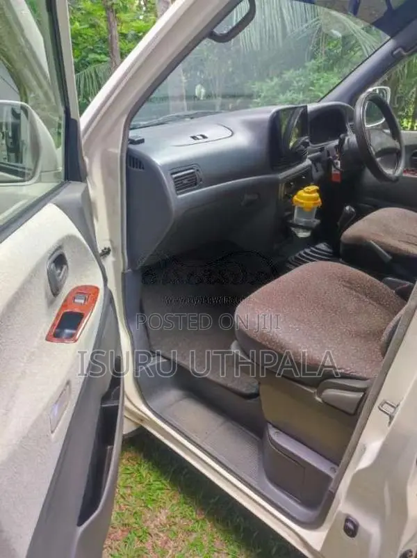 Toyota Noah CR42 1999 Van (Used)