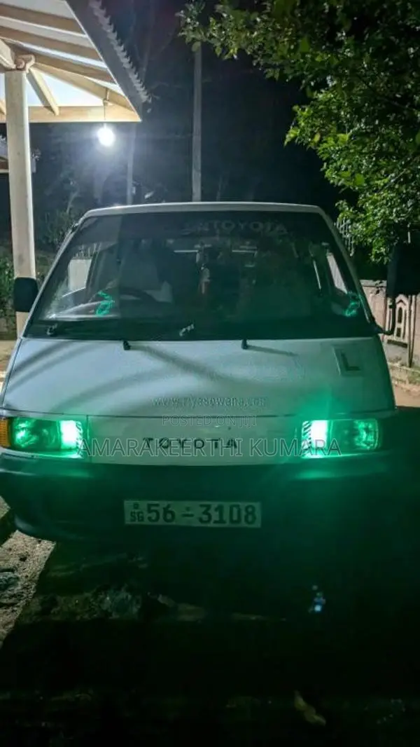 Toyota CR27 1990 Van (Used)