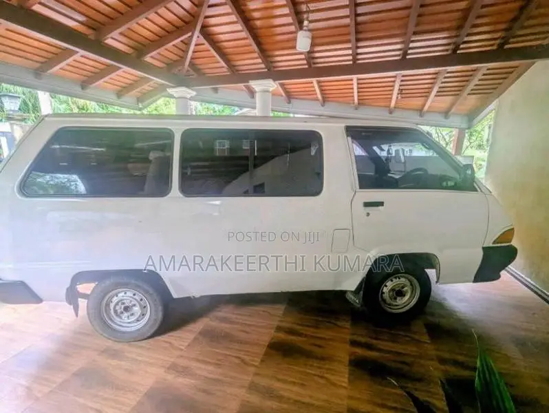 Toyota CR27 1990 Van (Used)