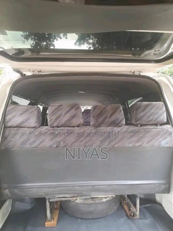 Toyota HIACE 1988 Van (Used)