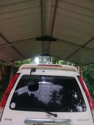Toyota Noah 2002 Van (Used)