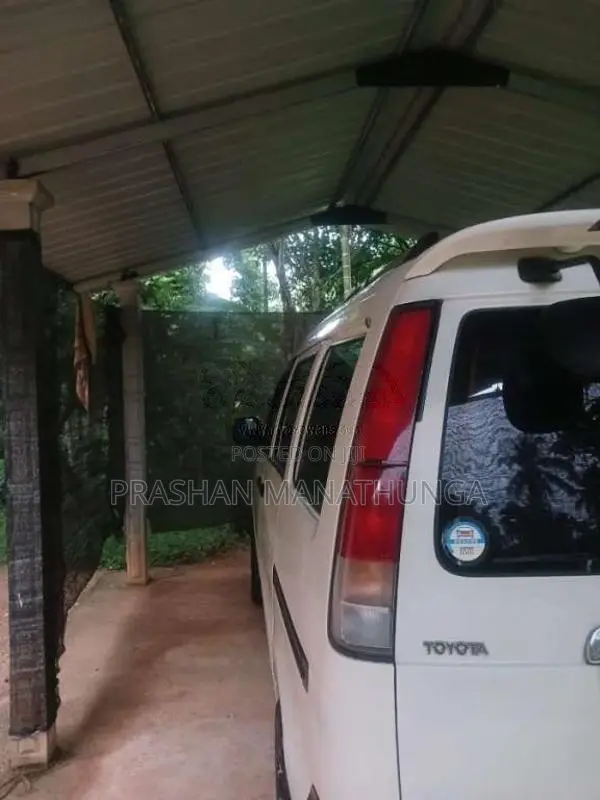 Toyota Noah 2002 Van (Used)