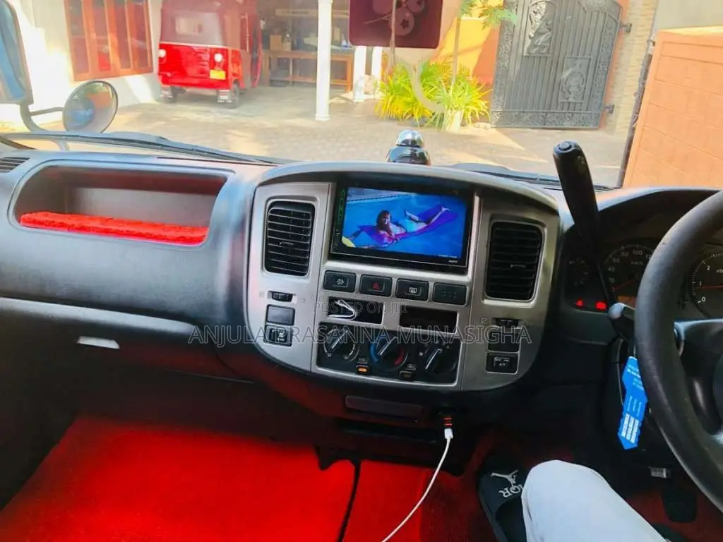 Nissan E25 2012 Van (Used)