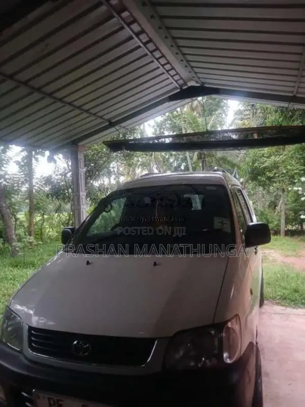 Toyota Noah 2002 Van (Used)