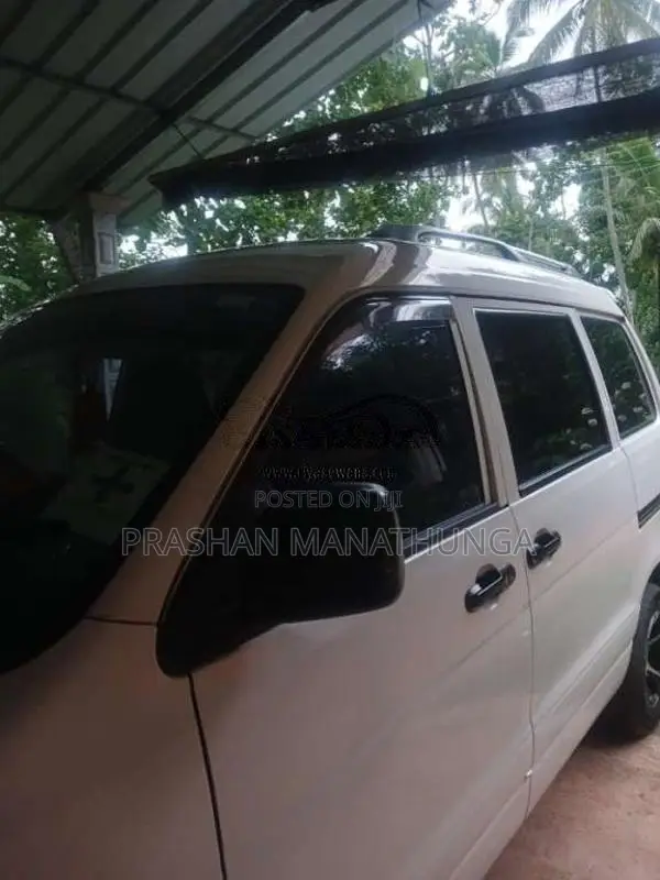 Toyota Noah 2002 Van (Used)