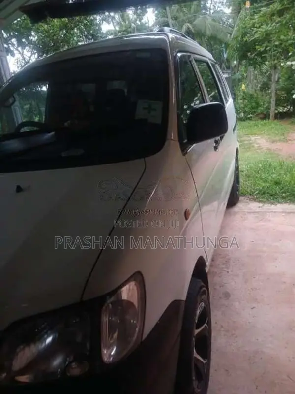 Toyota Noah 2002 Van (Used)