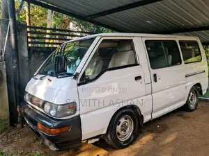 Mitsubishi PO5 1990 Van (Used)