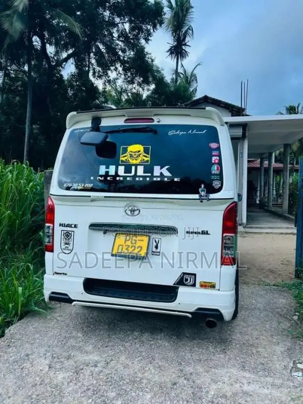 Toyota KDH 2011 Van (Used)