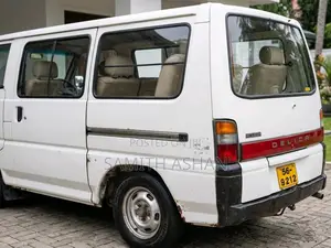 Mitsubishi PO5 1990 Van (Used)
