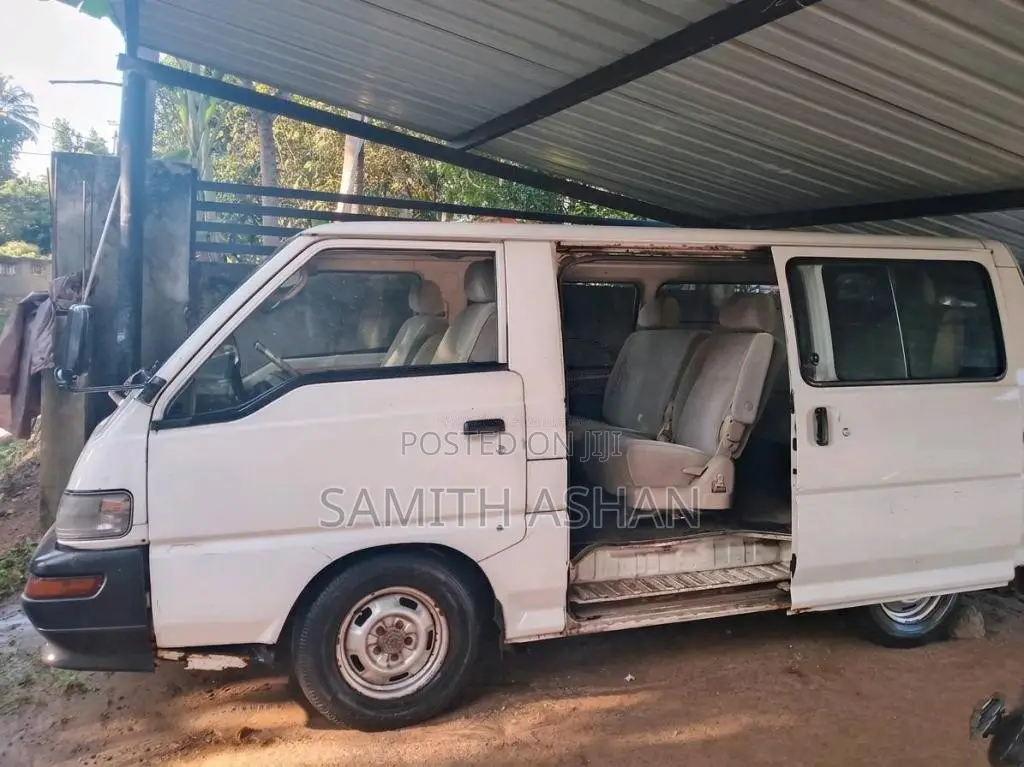 Mitsubishi PO5 1990 Van (Used)