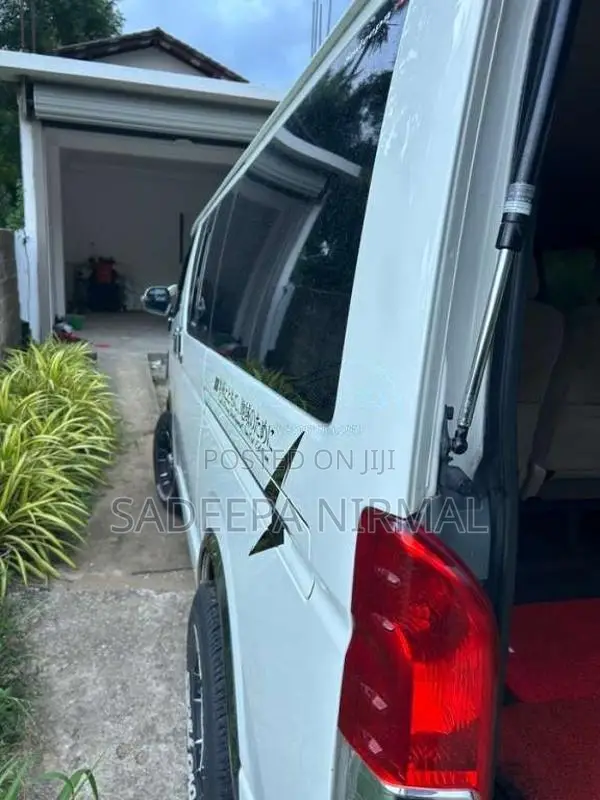 Toyota KDH 2011 Van (Used)
