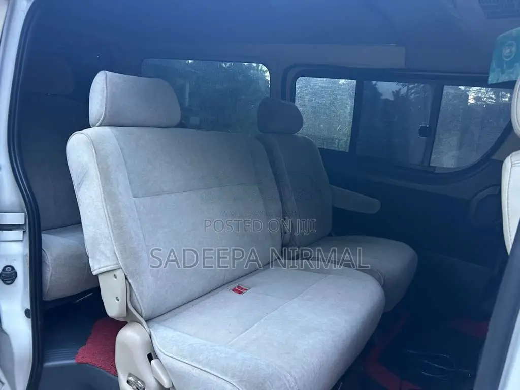 Toyota KDH 2011 Van (Used)