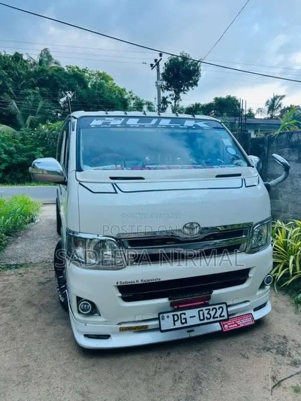 Toyota KDH 2011 Van (Used)