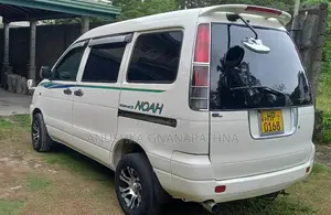 Toyota Noah 2003 Van (Used)