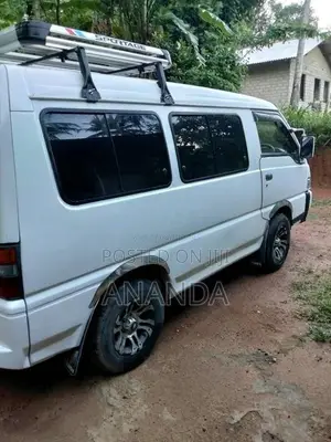 Mitsubishi Po5 1993 Van (Used)