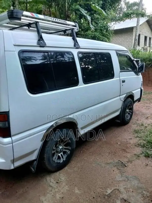 Mitsubishi Po5 1993 Van (Used)