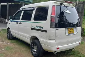 Toyota Noah 2003 Van (Used)
