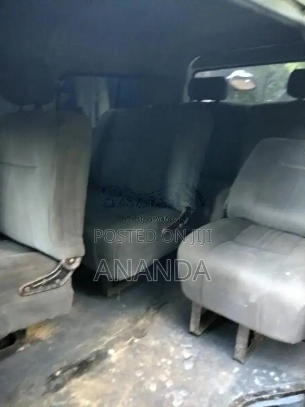 Mitsubishi Po5 1993 Van (Used)