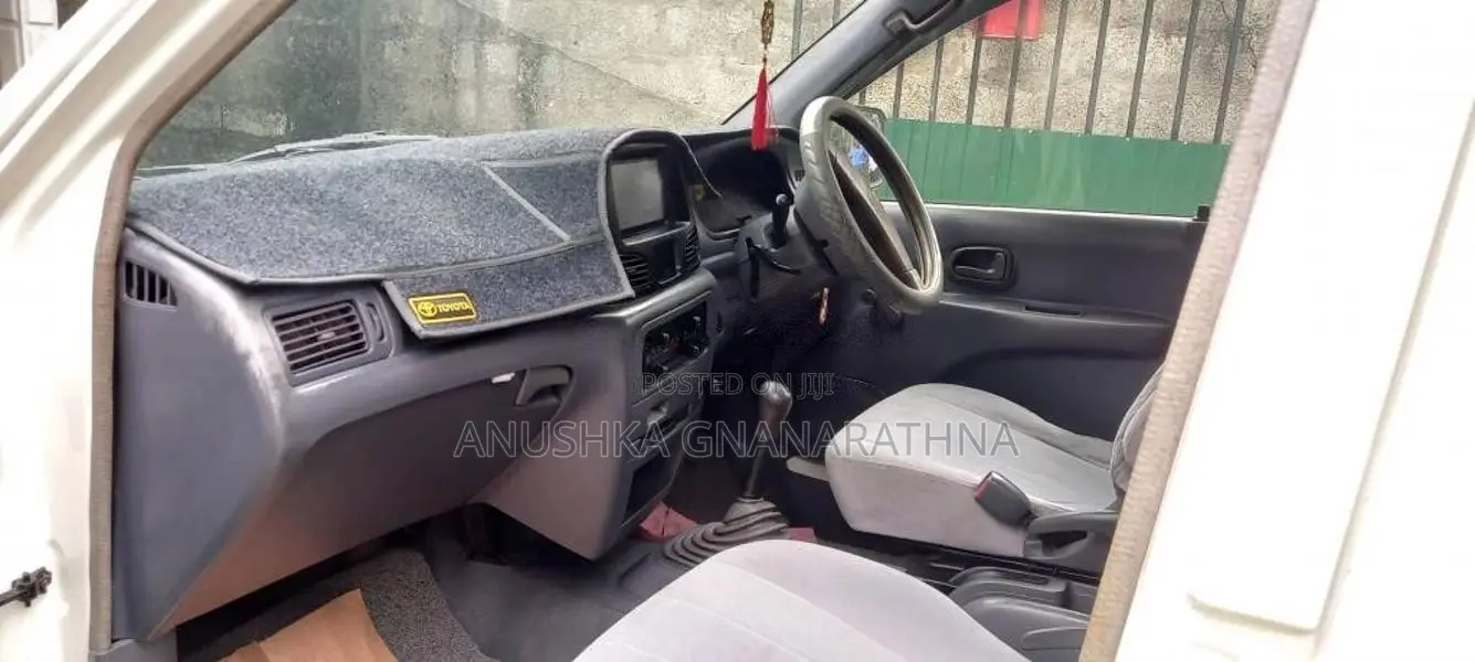 Toyota Noah 2003 Van (Used)