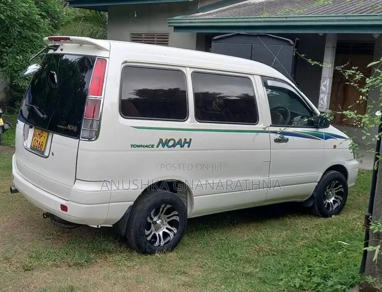 Toyota Noah 2003 Van (Used)