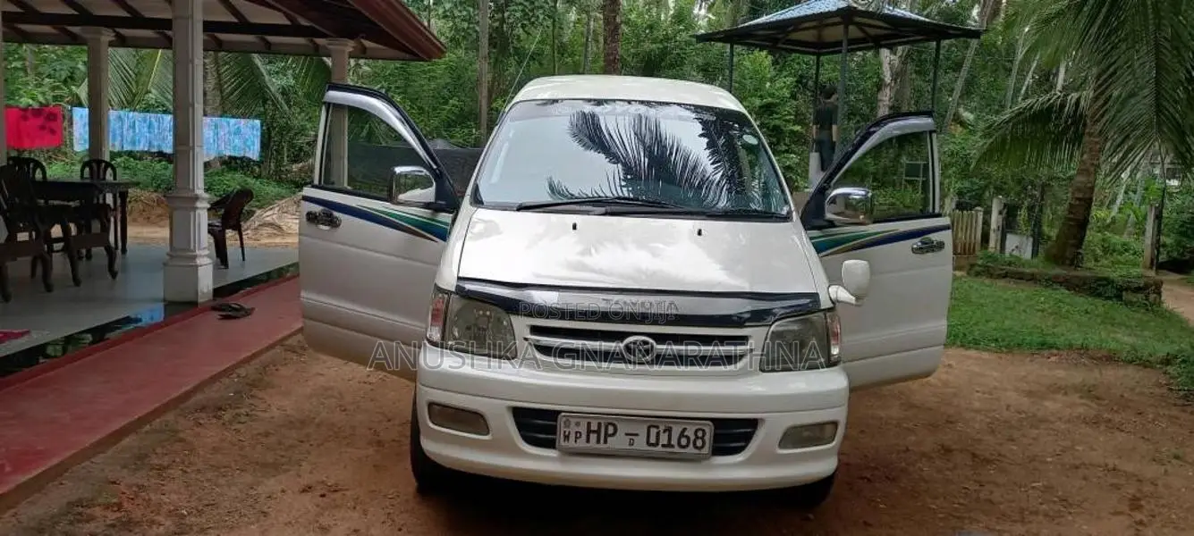 Toyota Noah 2003 Van (Used)