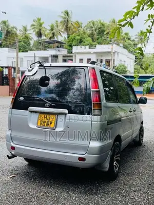Toyota Noah 1998 Van (Used)