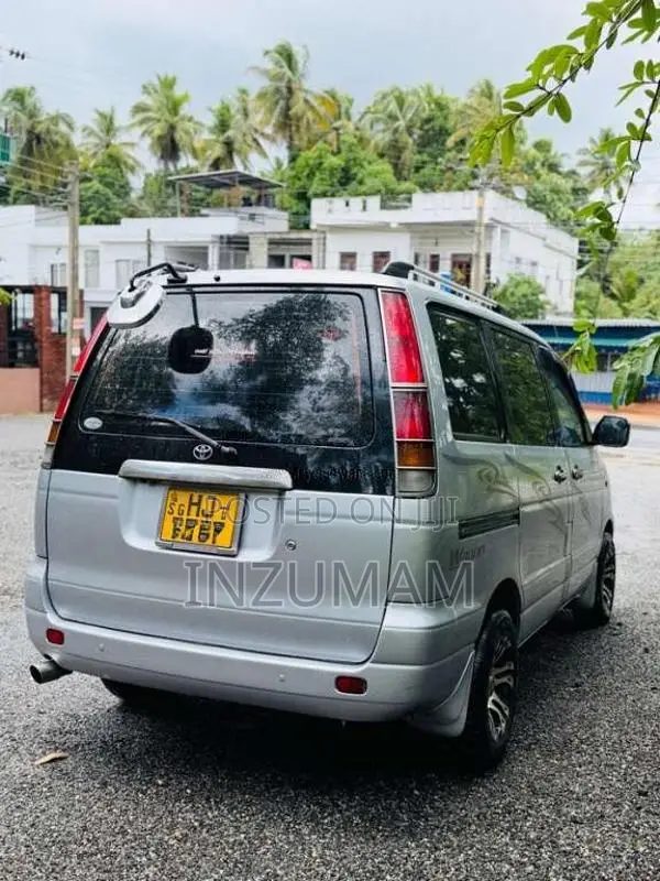 Toyota Noah 1998 Van (Used)