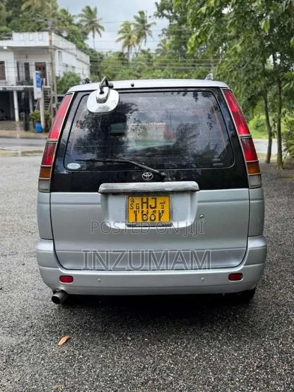 Toyota Noah 1998 Van (Used)