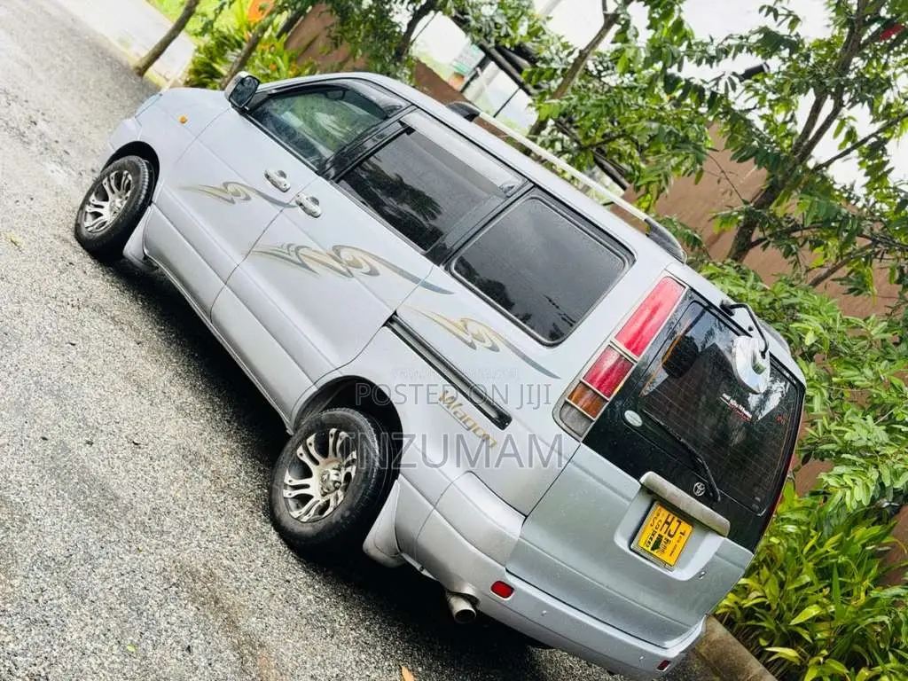 Toyota Noah 1998 Van (Used)