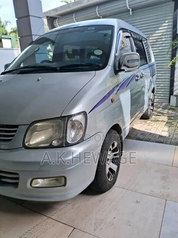 Toyota NOAH KR42 1999 Van (Used)
