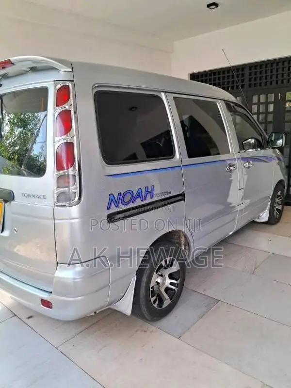 Toyota NOAH KR42 1999 Van (Used)
