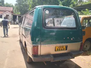 Nissan Caravan 1988 Van (Used)