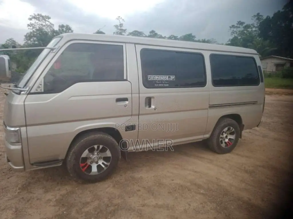 Nissan Caravan 2000 Van (Used)
