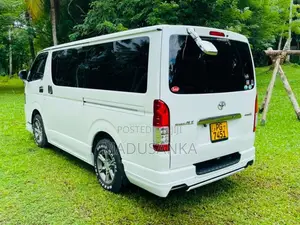 Toyota KDH 2015 Van (Used)
