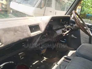 Nissan Caravan 1988 Van (Used)