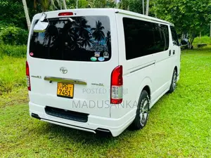 Toyota KDH 2015 Van (Used)