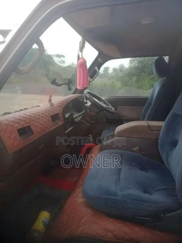 Nissan Caravan 2000 Van (Used)