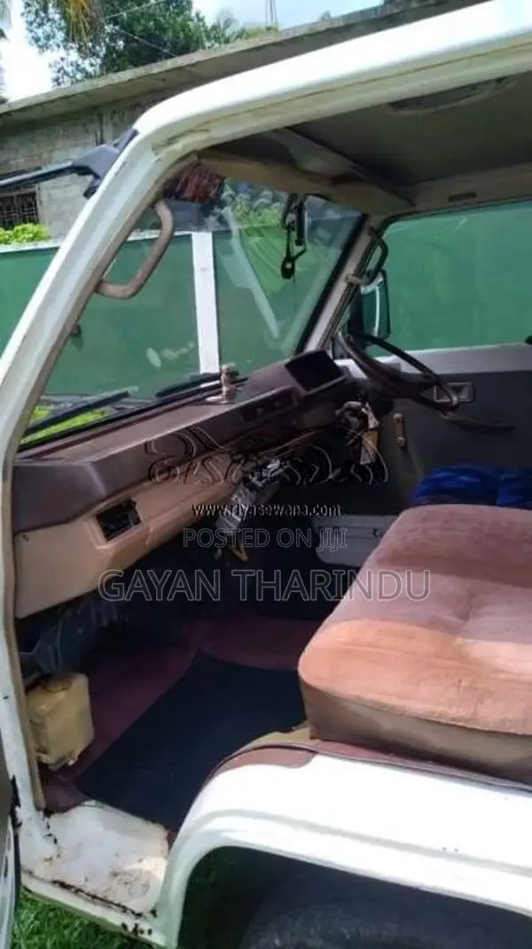 Mitsubishi L300 1986 Van (Used)