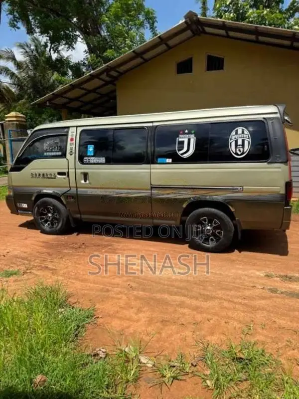 Nissan Caravan 1996 Van (Used)